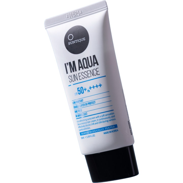 Suntique I'm Aqua Sun Essence 50 ml solkräm ansikte spf 50 aqua i en vit tub med svart lock.