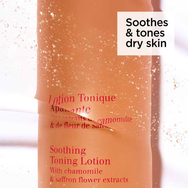 Clarins Soothing Toning Lotion 200 ml är en lugnande clarins toner för känslig hud med kamomillextrakt och friska bubblor.
