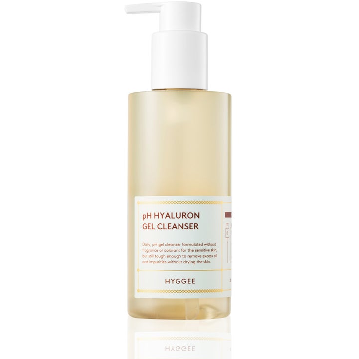 Hyggee pH Hyaluron Gel Cleanser 200 ml återfuktande hyaluronsyra ansiktstvätt i en transparent flaska med vit pump.