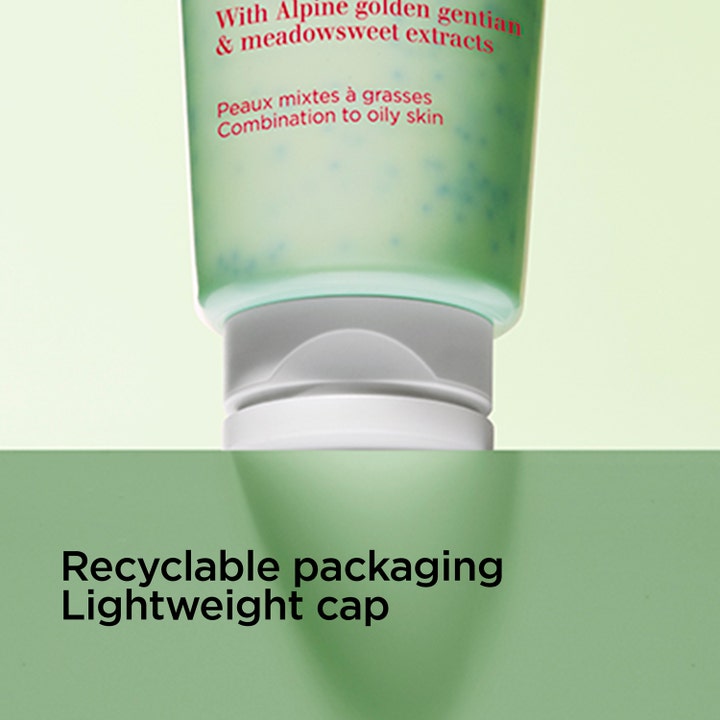 Clarins Purifying Gentle Foaming Cleanser 125 ml rengöringsskum för oljig hud i grön tub med vitt lättviktigt lock.