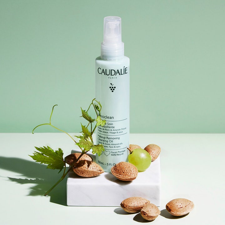 Caudalie Vinoclean Makeup Removing Cleansing Oil 150 ml oljerengöring alla hudtyper i vit pumpflaska med mandlar och druvor