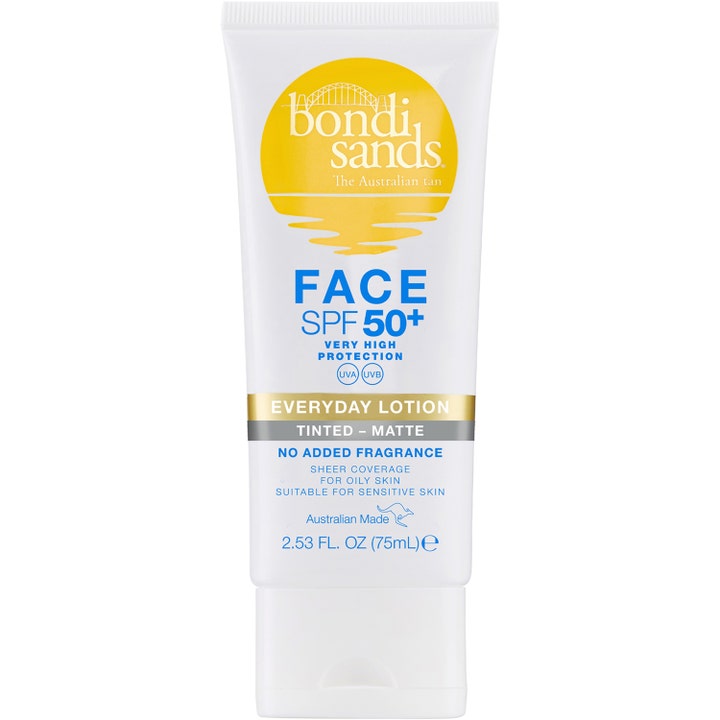 Bondi Sands Face SPF 50+ 75ml matt solkräm ansikte spf 50 i vit tub med gul sollogotyp ger lätt täckning.