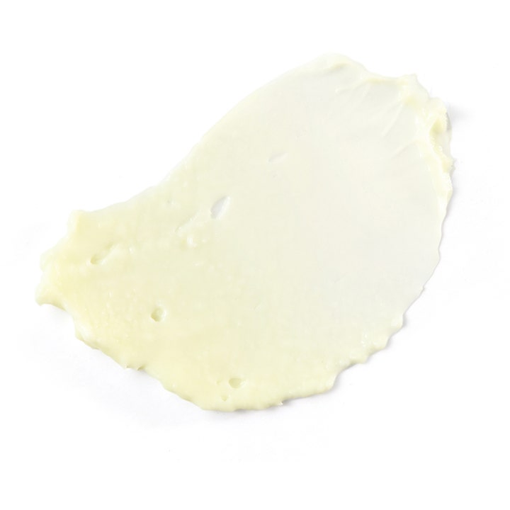 The INKEY List Retinol Eye Cream 15 ml anti-rynk ögonkräm som visar en mjuk och krämig ljusgul textur på vit bakgrund.