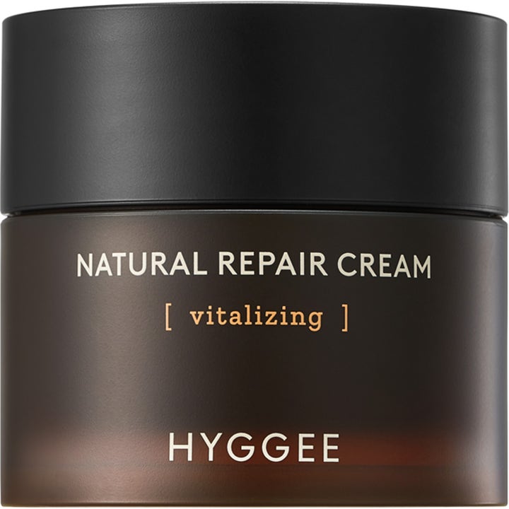 Hyggee Natural Repair Cream 50 ml återfuktande ansiktskräm för daglig användning i mörkbrun frostad glasburk.