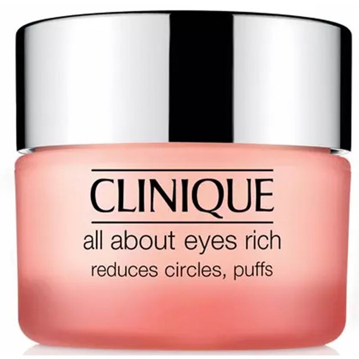 Clinique All About Eyes Rich ögonkräm mot mörka ringar och svullnad i en persikofärgad frostad glasburk med silverlock.