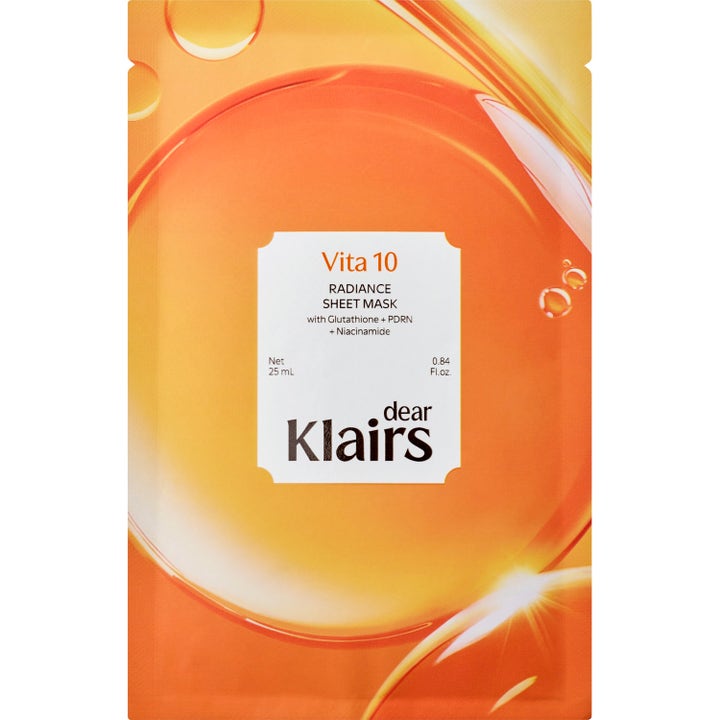 Dear Klairs Vita 10 Radiance Sheet Mask 25 ml lystergivande ansiktsmask i orange förpackning med bubbelmönster