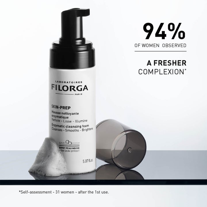 FILORGA Skin-Prep Enzymatic Cleansing Foam 150 ml enzymrengöring ansikte i vit pumpflaska med luftigt vitt skum.