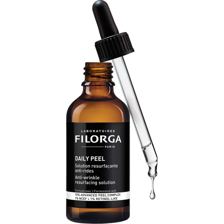 Filorga Daily Peel 50 ml exfolierande serum i brun glasflaska med pipett som ger förnyad lyster.