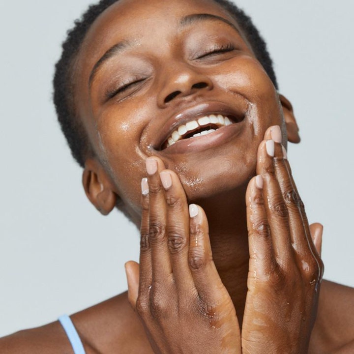 Dermalogica PreCleanse 30 ml rengöringsolja som appliceras på huden för en djupgående dubbelrengöring.