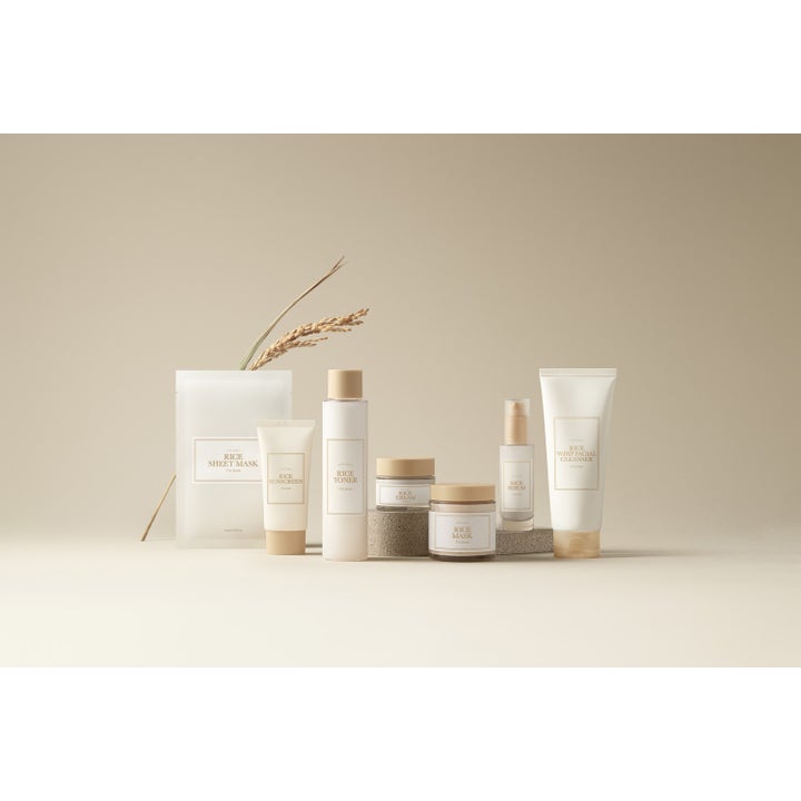 I'm from Rice Whip Facial Cleanser 30 ml ansiktsrengöring i vit tub i en samling av risbaserad hudvård.