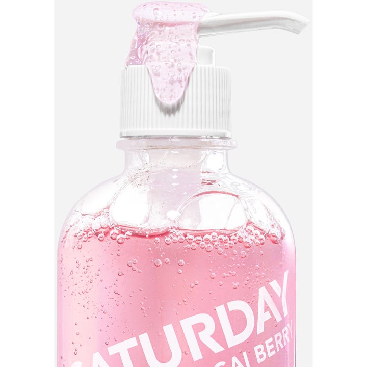 Saturday Skin Acai Berry + Oats Antioxidant Gel Cleanser 150 ml med rosa geltextur och vit pump