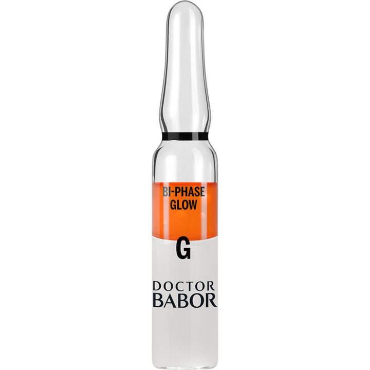 Doctor Babor Bi-Phase Glow lystergivande ampull i genomskinligt glas med en orange och vit tvåfasformula.