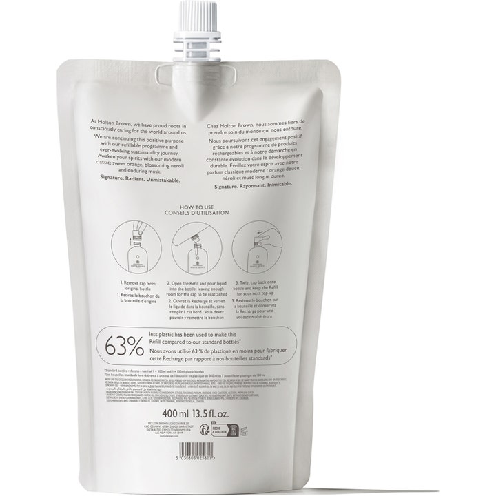 Molton Brown Orange & Bergamot 400 ml lyxig duschtvål i vit refillpåse med instruktioner på baksidan.