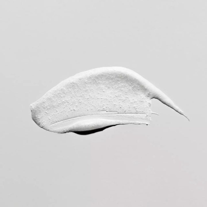 Verso N°10 Body Peel 150 ml exfolierande kroppspeeling med en vit krämig textur och små korn för jämn hy.