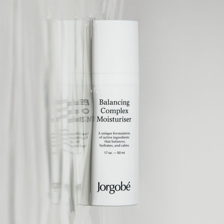 Jorgobé Balancing Complex Moisturiser 50 ml balanserande kräm i vit pumpflaska som ger fukt och skapar oljebalans.