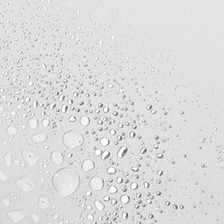 Dermalogica Multi-Active Toner 250 ml alkoholfritt ansiktsvatten för känslig hud med textur av klara vattendroppar