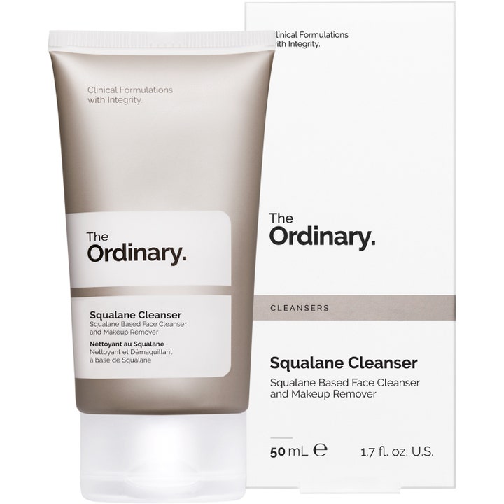 The Ordinary Squalane Cleanser 50 ml ansiktsrengöring som smälter smink i gråbeige tub bredvid vit kartong