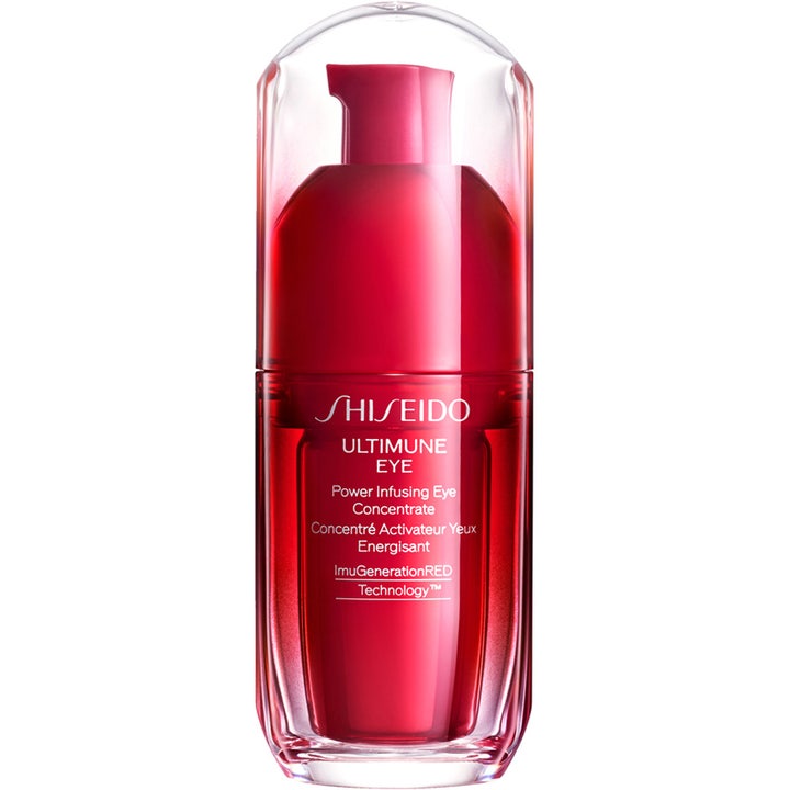 Shiseido Ultimune Eye anti age ögonkräm för mörka ringar i en glansig röd pumpflaska med genomskinligt lock