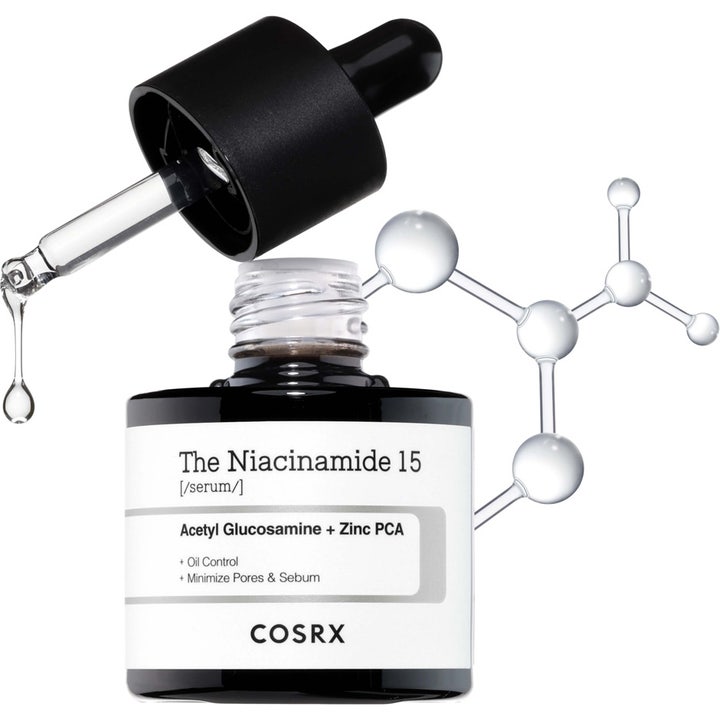 COSRX The Niacinamide 15 Serum 20 ml niacinamide serum för fet hy i mörk glasflaska med pipett och molekylgrafik.