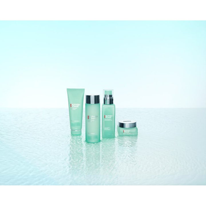 Biotherm Aquapower 72H Gel-Cream 50 ml 72h återfuktande ansiktskräm i turkos burk bland produkter på en vattenyta