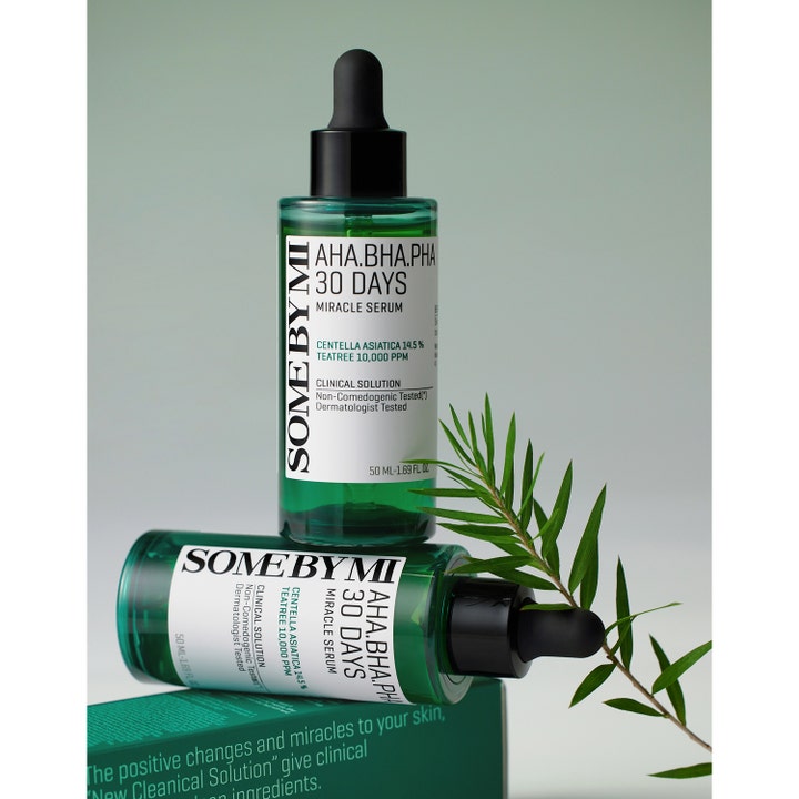 Some By Mi Aha-Bha-Pha 30 Days Miracle Serum 50 ml exfolierande aha bha pha serum i gröna glasflaskor med pipett och teatree