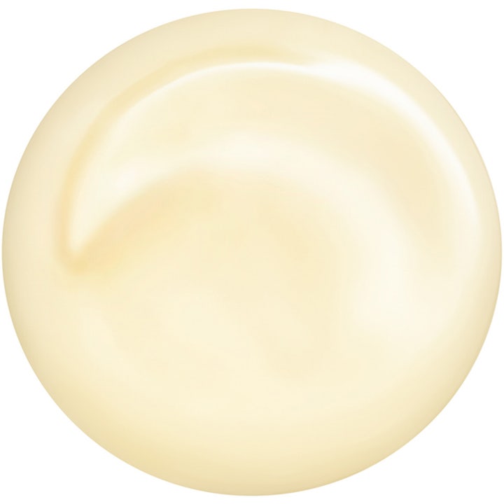 Shiseido Total Revitalizer Eye 15 ml anti-aging ögonkräm mot påsar visar en mjuk och krämig ljusgul textur.