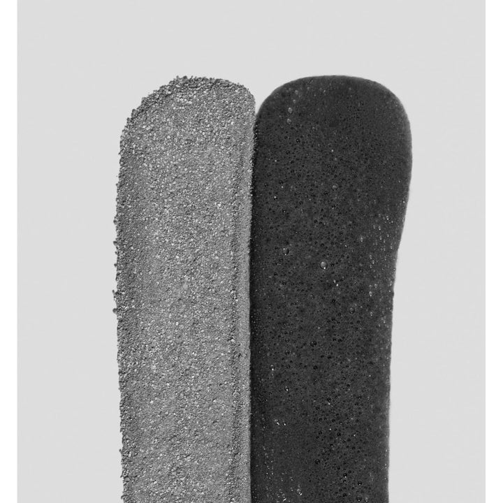Dermalogica Daily Superfoliant Duo 114 g peeling för lyster visar grått pulver och mörk bubblig konsistens