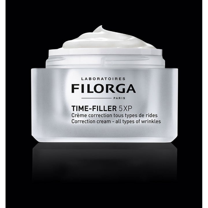 Filorga Time-Filler 5XP anti age behandling multi-korrektion i frostad glasburk för effektiv rynkborttagning.