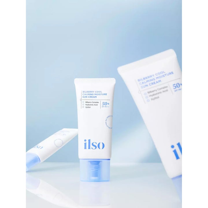 Ilso Bilberry Sun Cream 50 ml lugnande solkräm för ansiktet i vit tub med ljusblått lock och SPF 50.