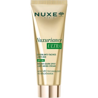 Nuxe Nuxuriance Ultra 50ml ansiktskräm mot mörka fläckar i en elegant guldfärgad tub med SPF 30 och guldlock