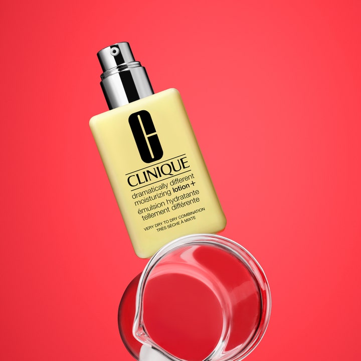 Clinique Dramatically Different Moisturizing Lotion 125 ml ansikte återfuktande ansiktskräm i gul pumpflaska.