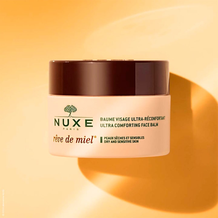Nuxe Rêve de Miel 50 ml lugnande balm torr hud är en fransk hudvård fuktkräm i beige burk med brunt lock.