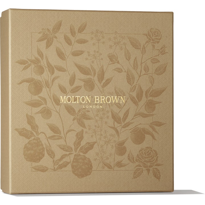 Molton Brown Orange & Bergamot Hand Care Collection 600 ml handvård i en beige presentbox med guldiga mönster av citrus.