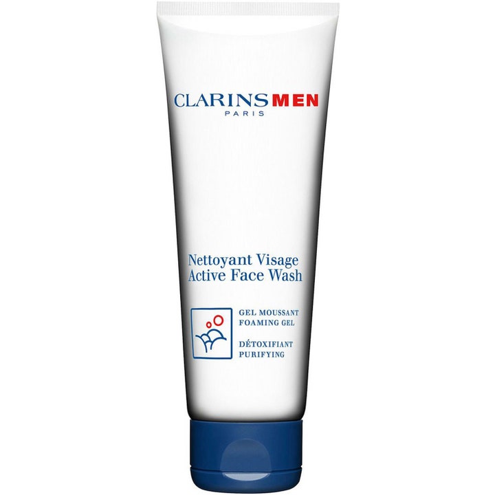 ClarinsMen Active Face Wash aktiv ansiktsrengöring för män som skumande gelé i vit tub med mörkblått lock.
