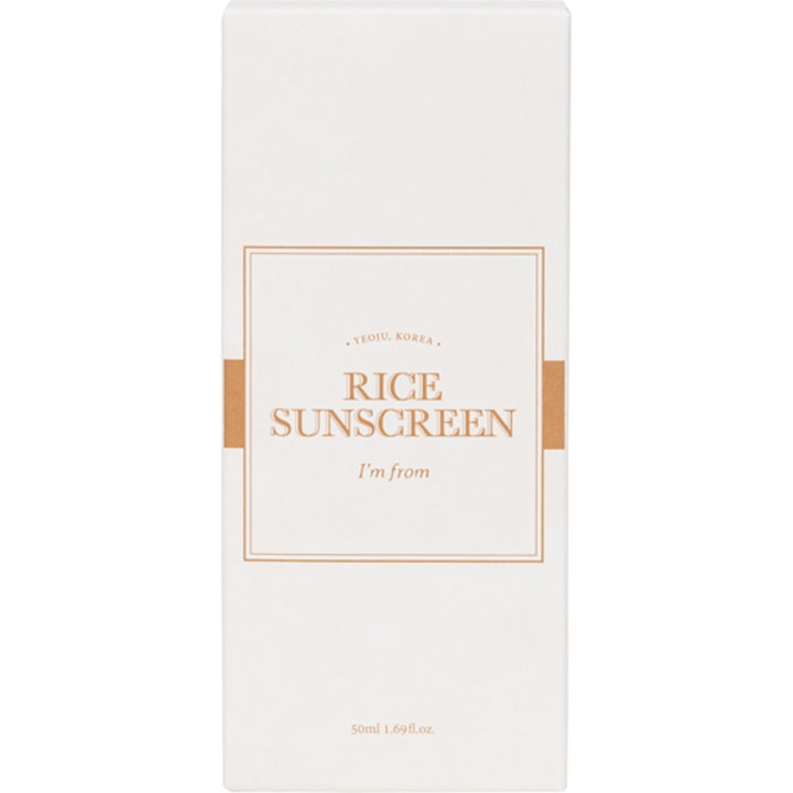 I'm From Rice Sunscreen 50 ml skyddande solkräm i en vit rektangulär ytterförpackning med guldiga detaljer.