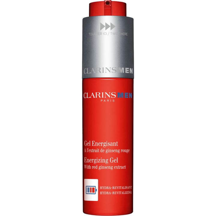 Clarins Men Energizing Gel är en röd ginseng ansiktsgel för men hudvård i en röd cylinderformad flaska med silvrigt vridlock.