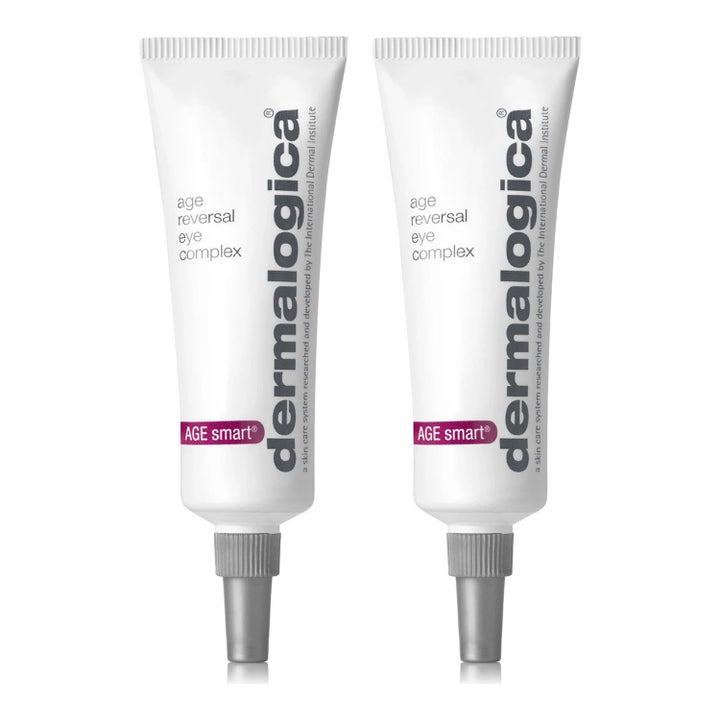 Dermalogica Age Reversal Eye Complex 15 ml föryngrande ögonkräm i två vita tuber med grå korkar och lila detaljer.
