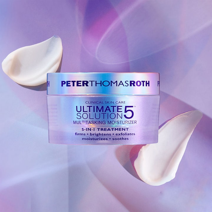Peter Thomas Roth Ultimate Solution 5 50 ml ansiktskräm ger hydrering 5-i-1 i lila burk med klickar av krämig textur.