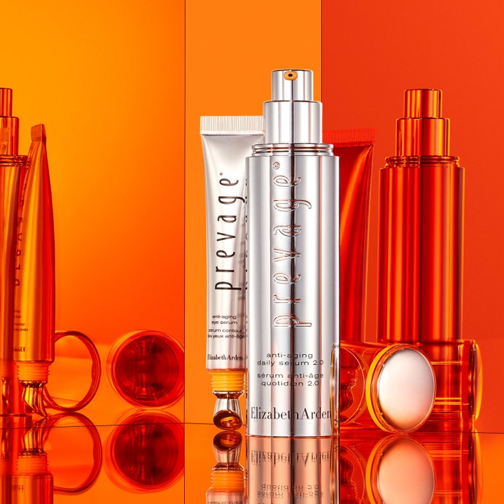Elizabeth Arden Prevage Progressive Renewal Treatment 4x10ml antioxidant serum i silverflaskor mot orange bakgrund.