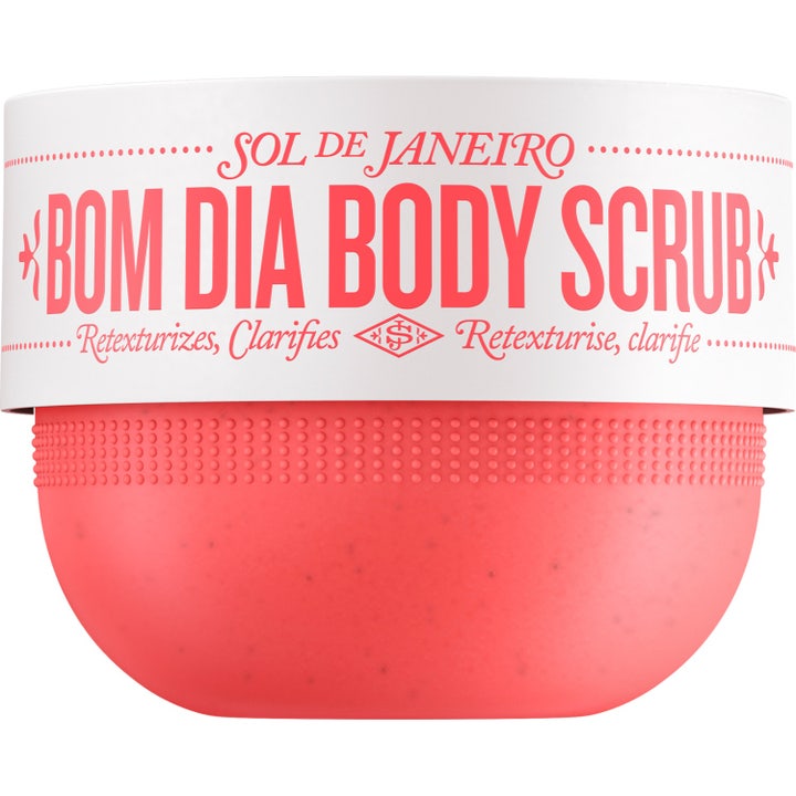 Sol de Janeiro Bom Dia Body Scrub 220 g exfolierande kroppsskrubb som ger lyster i en rosa burk med vit etikett