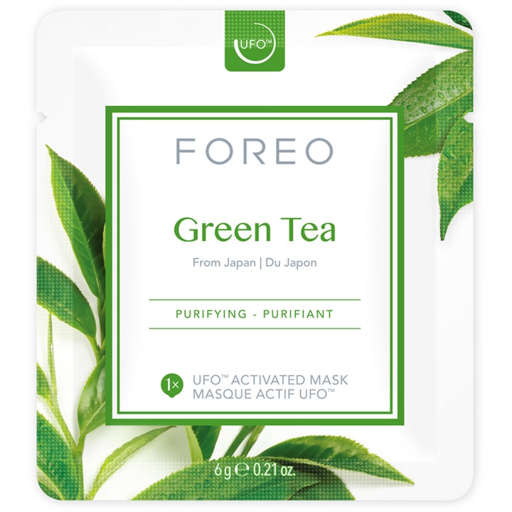 FOREO UFO Green Tea 6g anti-inflammation grönt te mask i vit sachet med motiv av fuktiga gröna teblad.