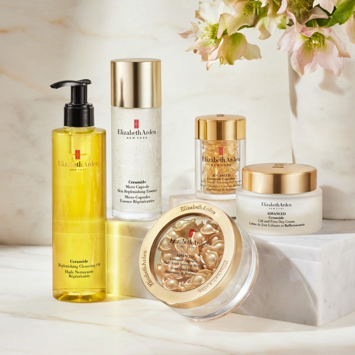 Elizabeth Arden Replenishing Cleansing Oil 200 ml återfuktande rengöringsolja i gul pumpflaska i ett lyxigt stilleben