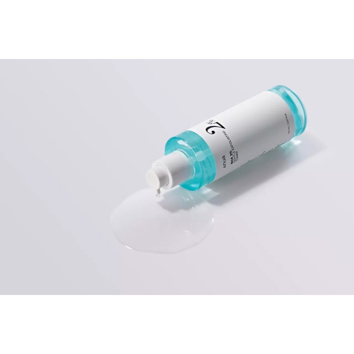 Anua BHA 2% Gentle Exfoliating Toner 150 ml exfolierande ansiktsvatten i ljusblå flaska med pump och klar flytande textur.