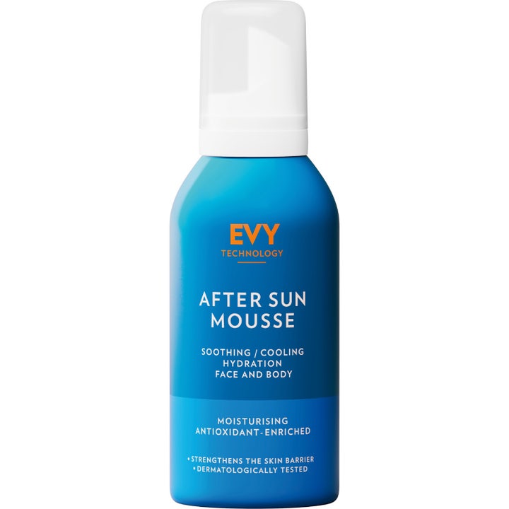 EVY After Sun Mousse återfuktande after sun som lugnar och svalkar i en blå sprayflaska med vit kork.