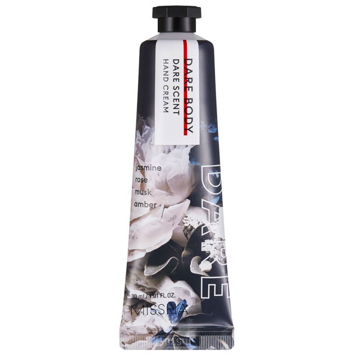 Missha Dare Body Dare Scent 30 ml mjukgörande blommig handkräm i tub med mörkt blommönster och doft av jasmin.