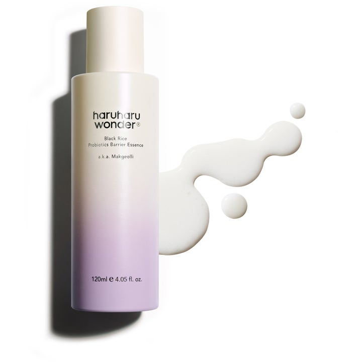 haruharu wonder Black Rice Probiotics Barrier Essence 120 ml i lila gradientflaska med krämig vit formula