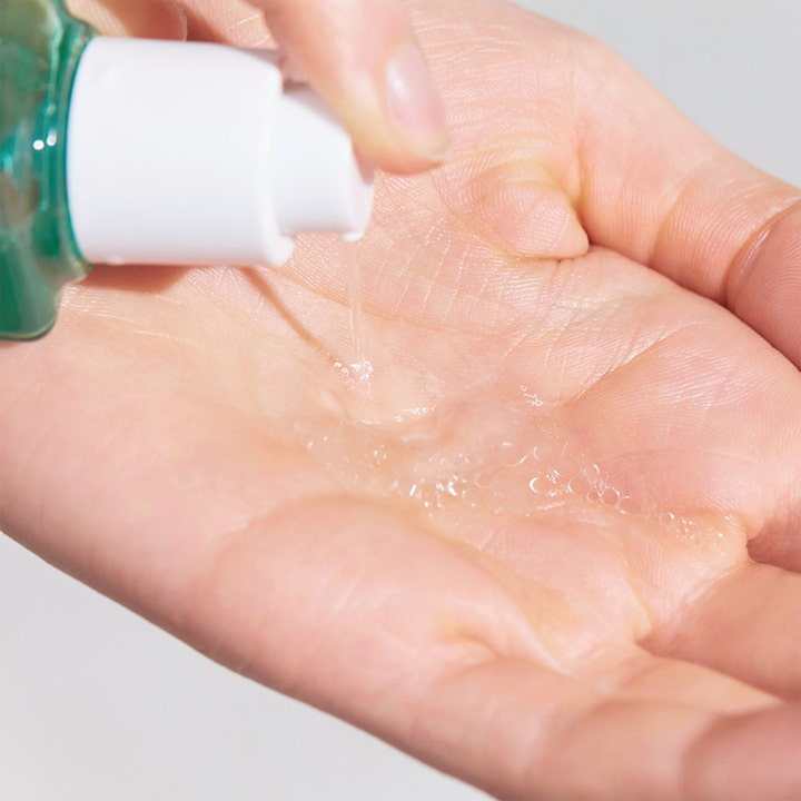 Dr.Jart+ Pore-remedy PHA Exfoliating Serum 30 ml serum med pha som pumpas ut som en lätt vätska i en handflata