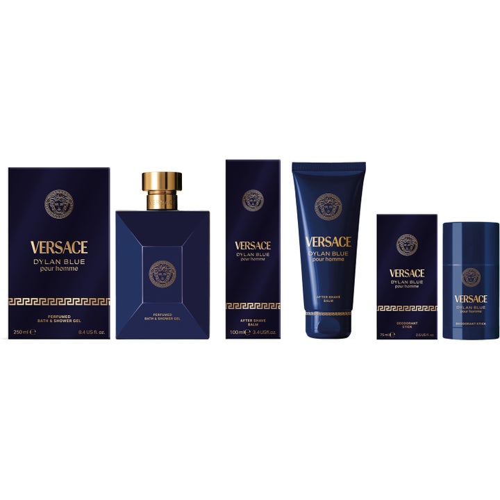 Versace Dylan Blue 250 ml maskulin badgel i blå flaska med guldlogotyp bredvid matchande after shave och deodorant