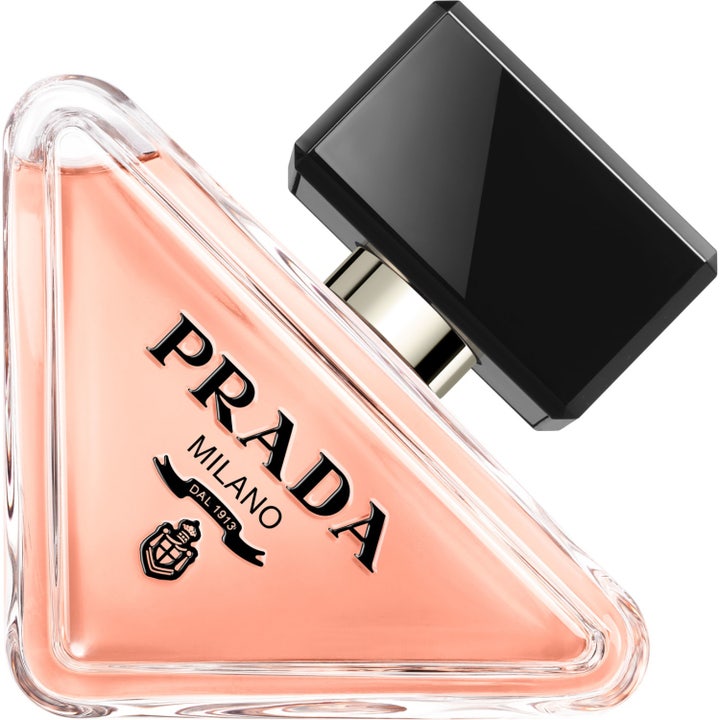 Prada Paradoxe 50 ml blommig damparfym i triangulär glasflaska med korallfärgad vätska och svart lock