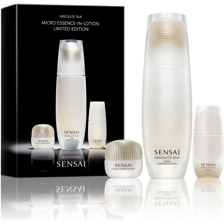 Sensai Absolute Silk Micro Essence-In-Lotion Limited Edition hudvårdskit ger lyster i vita räfflade flaskor och svart ask